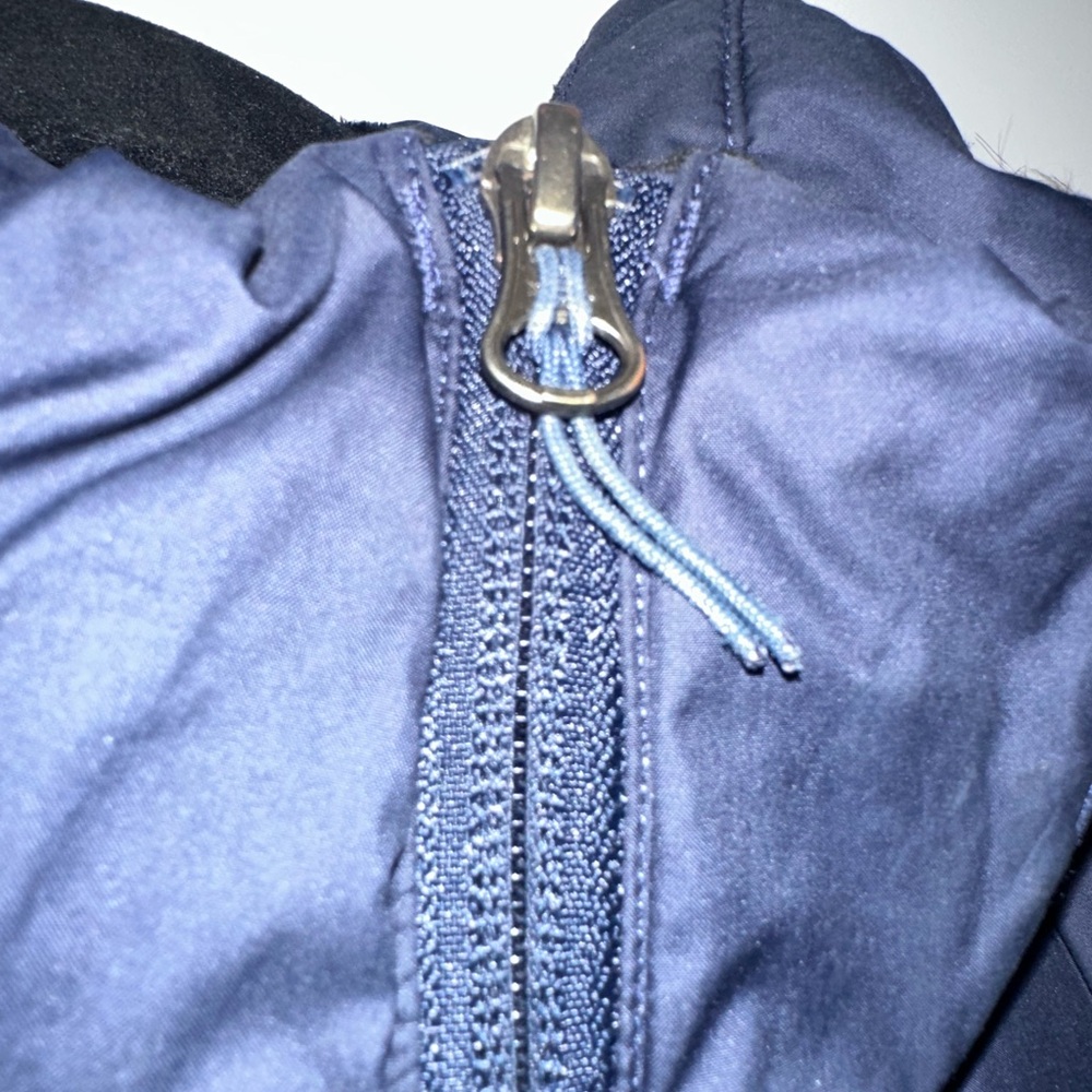 Marmot Women’s Navy Puffer Coat - Picture 3 of 3